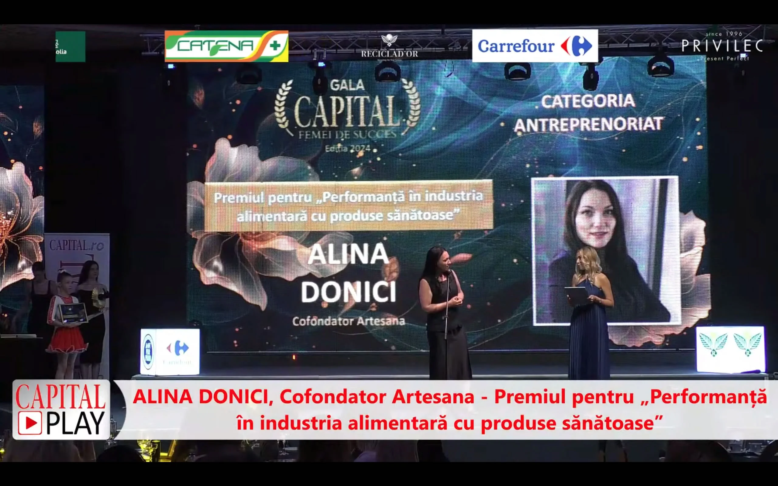 Alina Donici, cofondator Artesana, primește premiul pentru performanță în industria alimentară la Gala Capital Femei de Succes 2024.