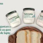 Gama de brânză ușoară de vaci Artesana în variante simplă, cu mărar și cu roșii uscate, usturoi și busuioc, alături de felii de pâine.