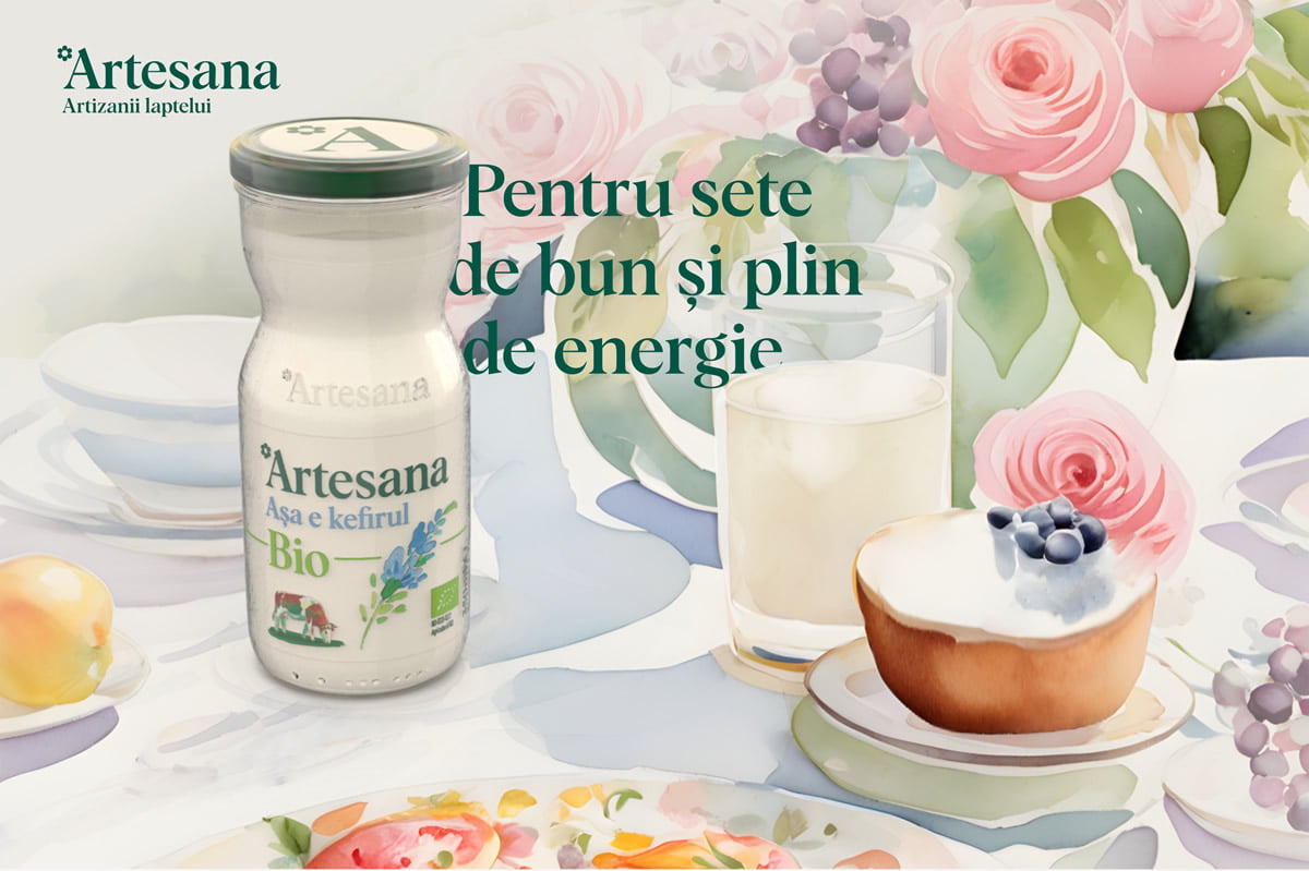 Sticlă de Kefir Bio Artesana alături de un desert și băuturi, cu mesajul „Pentru sete de bun și plin de energie”.