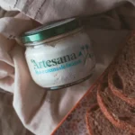 Un borcan de crema de branza de vaca Artesana la 200g