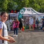 Cortul Artesana in timpul petrecerii Kaufland 20 de ani, la Romexpo, cu participantii la eveniment