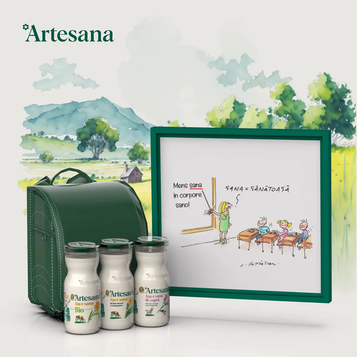 Trei sticle de Sana Artesana la 350ml, o sana de vaca, o sana de vaca din lapte ecologic, o sana de lapte de capra, langa un ghiozdan verde si o rama cu o ilustratie de Costel Patrascan Pe fundal, o ilustratie cu un peisaj de vara si logo-ul Artesana in stanga sus