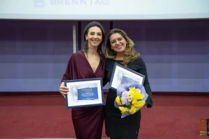 Moment de premiere pe scena Galei Campionilor – 50 de ani Clubul Sportiv Școlar Bârlad - Andreea Raducan si Lidia Multescu.