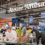 Atelier Artesana din Carrefour Băneasa, unde vizitatorii descoperă și degustă produse lactate minim procesate.