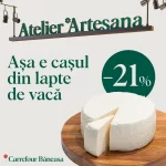 Atelier Artesana – caș proaspăt din lapte de vacă, prezentat pe suport din lemn, cu mesaj promoțional „-21%” în magazin Carrefour Băneasa, produs artizanal natural
