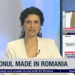 Raluca Al Haddad prezintă emisiunea „Maratonul Made in Romania” la Prima News, în cadrul unui interviu cu Daniel Donici, cofondatorul Artesana. În partea dreaptă a ecranului apare conexiunea video cu Daniel Donici și o prezentare a brandului Artesana, evidențiind transformarea companiei dintr-o afacere pornită la Tecuci într-un brand românesc recunoscut la nivel național. Titlurile afișate pe ecran fac referire la construirea unui brand puternic și la parcursul Artesana de la producător local la nume important în industria lactatelor din România.
