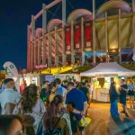 Vizitatori la standul Artesana de la SAGA Festival 2026, într-o seară aglomerată la Arena Națională din București
