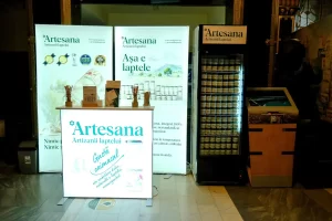 Standul Artesana amenajat la conferința „Eu și Copilul” din Târgu Mureș.