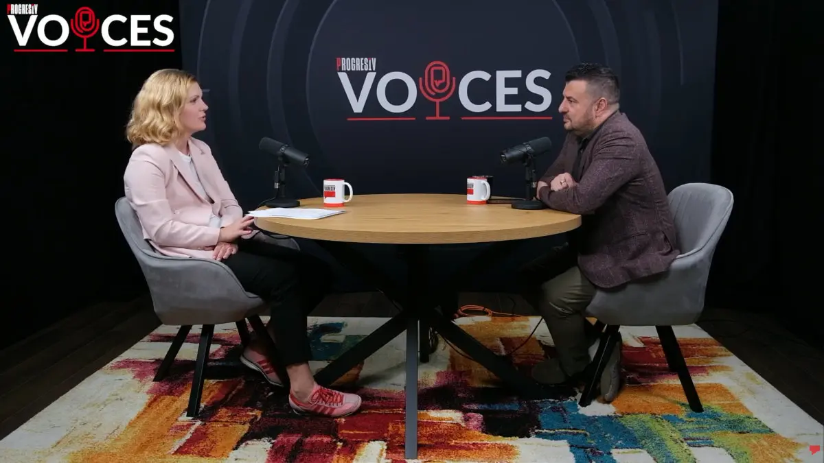 Daniel Donici, fondator Artesana, în dialog cu Alina Stan în studioul podcastului Progresiv Voices.