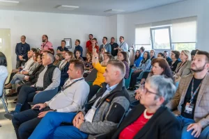 Profesioniști din industria alimentară și studenți participă la întâlnirea organizată în fabrica Artesana, la RO.aliment SHOW 2026.