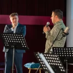 Daniel Donici, fondator Artesana, în dialog cu Felix Tătaru pe scena evenimentului „Tați care iubesc” 2026.